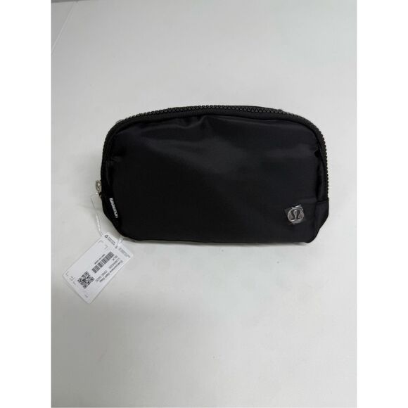 NWT LULULEMON EVERYWHERE BELT BAG BLACK 1 L - Picture 1 of 9